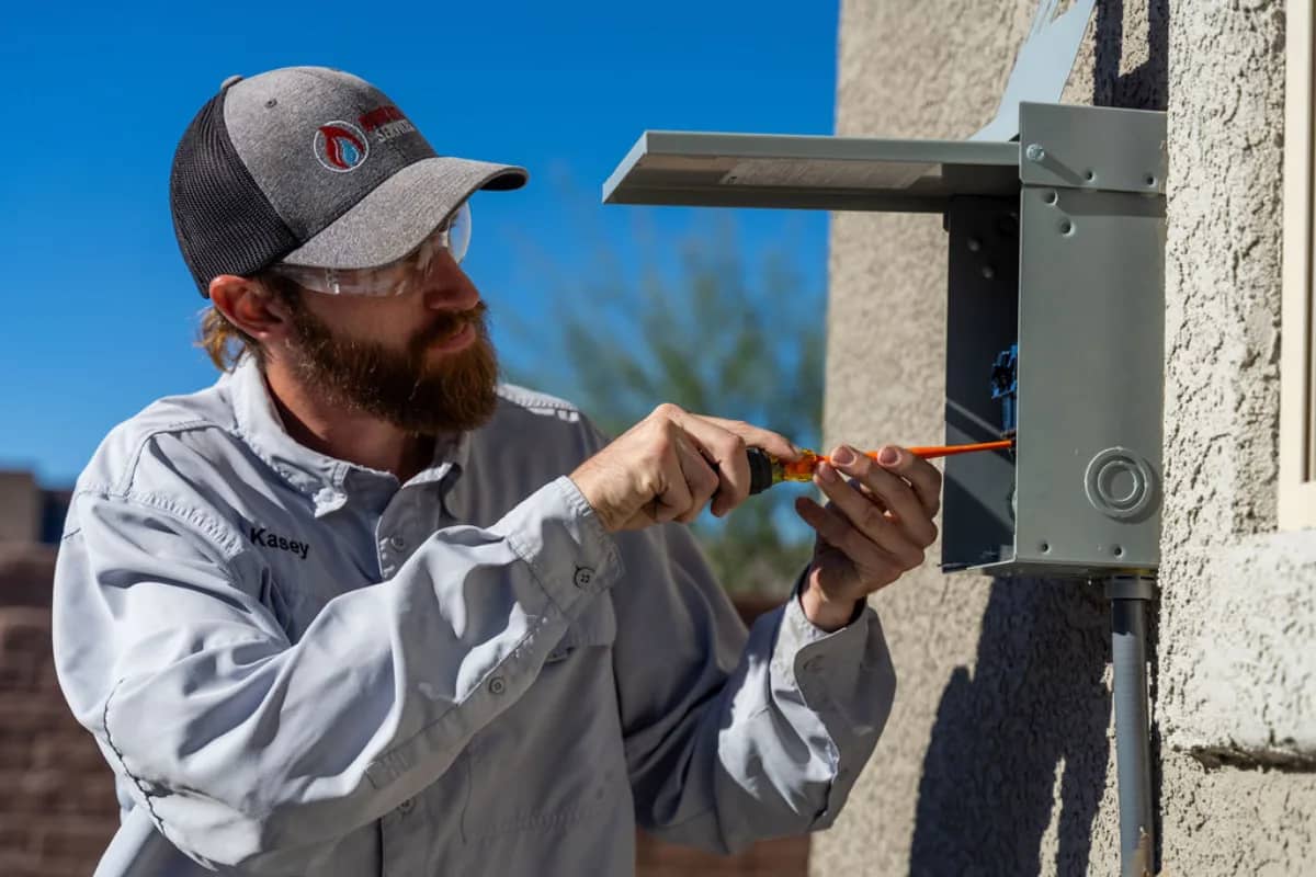 electrical services - fixing electrical panel in Tucson
